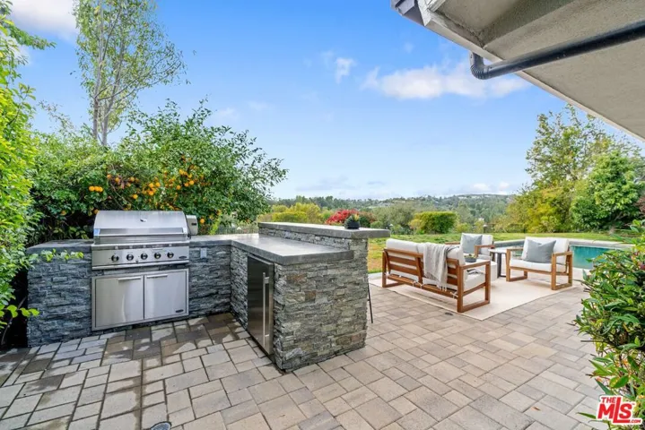5571 Ostin Avenue, Woodland Hills, California 91367