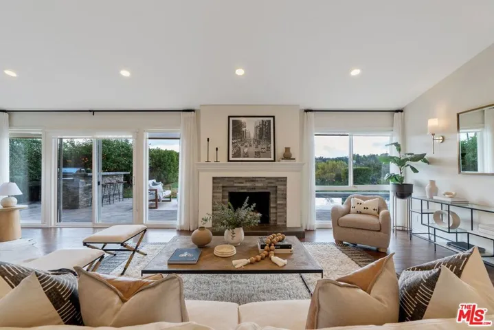 5571 Ostin Avenue, Woodland Hills, California 91367