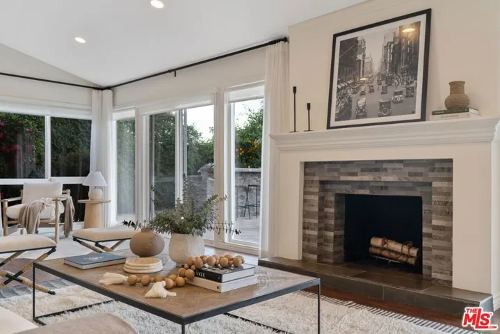 5571 Ostin Avenue, Woodland Hills, California 91367
