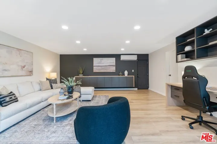 5571 Ostin Avenue, Woodland Hills, California 91367