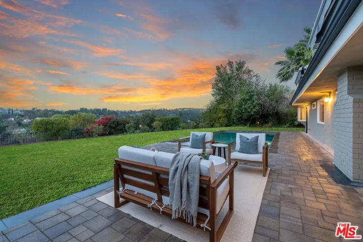 5571 Ostin Avenue, Woodland Hills, California 91367