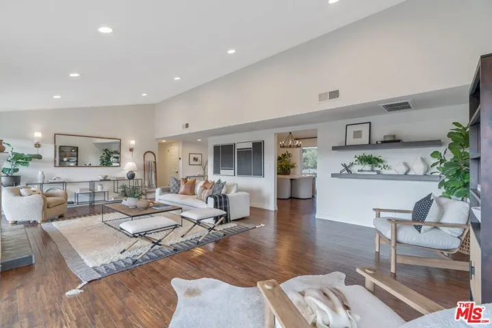 5571 Ostin Avenue, Woodland Hills, California 91367