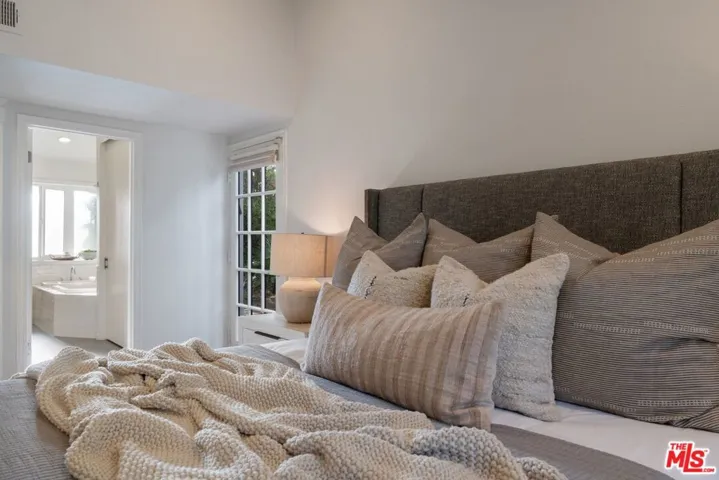 5571 Ostin Avenue, Woodland Hills, California 91367