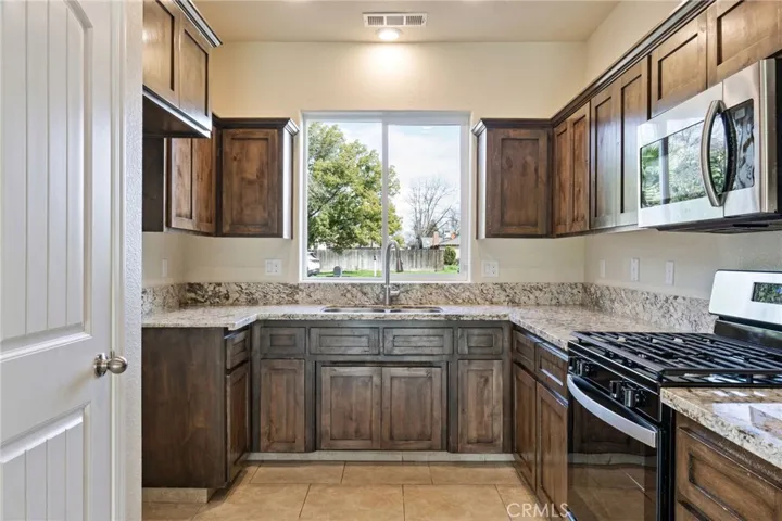 318 N M Street, Madera, California 93637
