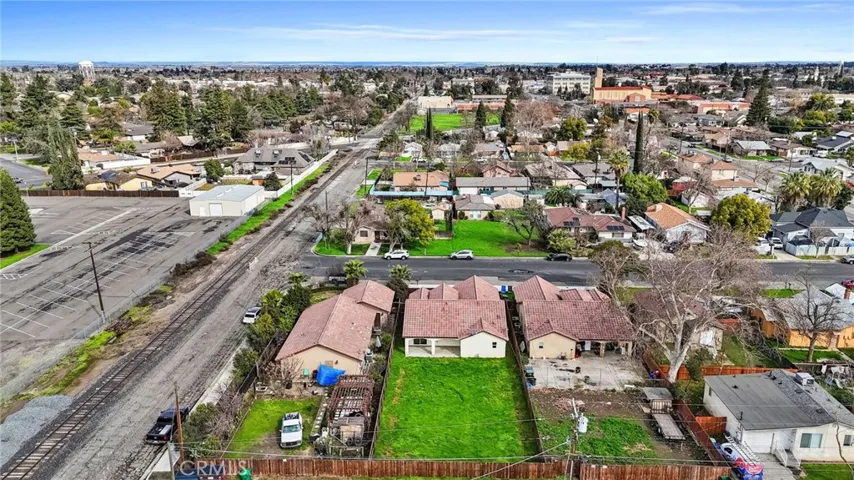 318 N M Street, Madera, California 93637