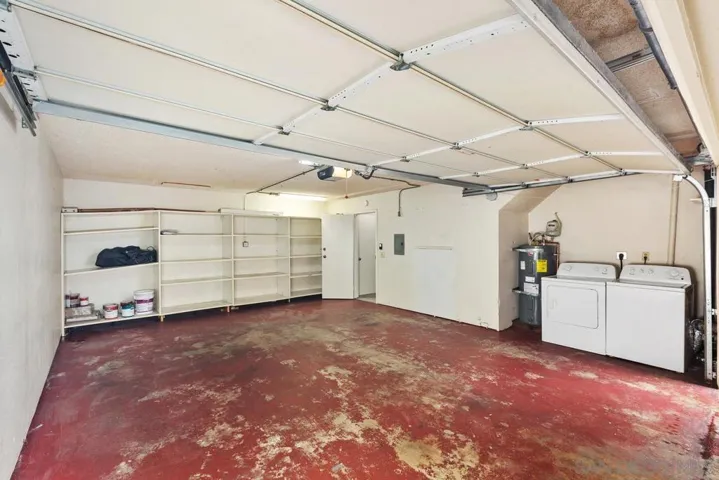 1252 River Glen Row 33, San Diego, California 92111