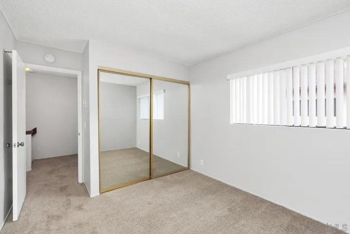 1252 River Glen Row 33, San Diego, California 92111