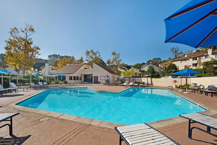 1252 River Glen Row 33, San Diego, California 92111