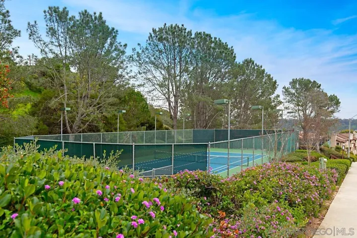 1252 River Glen Row 33, San Diego, California 92111