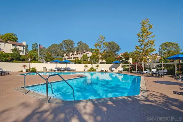 1252 River Glen Row 33, San Diego, California 92111