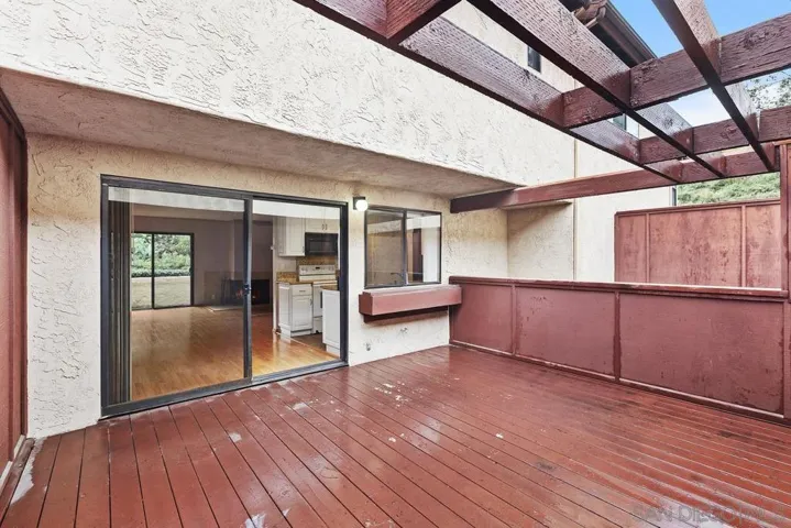 1252 River Glen Row 33, San Diego, California 92111