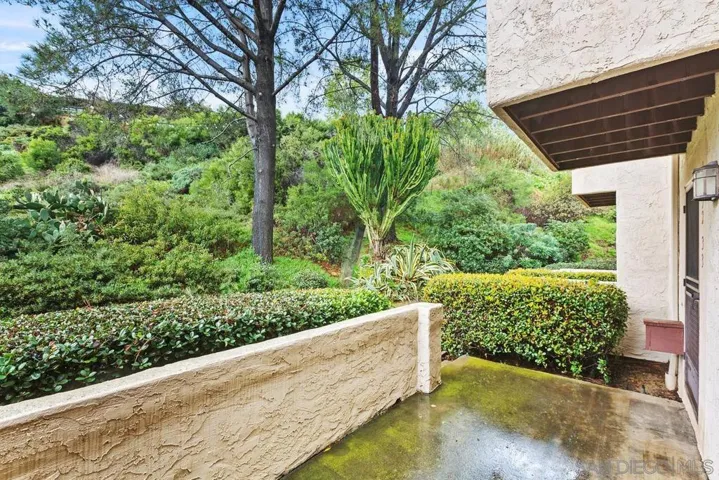 1252 River Glen Row 33, San Diego, California 92111