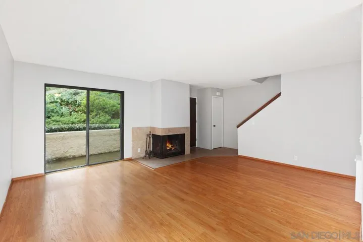 1252 River Glen Row 33, San Diego, California 92111
