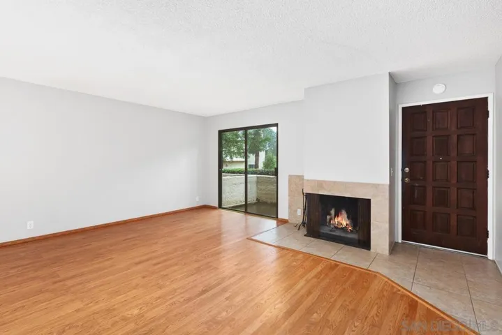 1252 River Glen Row 33, San Diego, California 92111