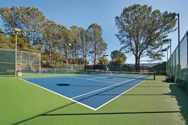 1252 River Glen Row 33, San Diego, California 92111