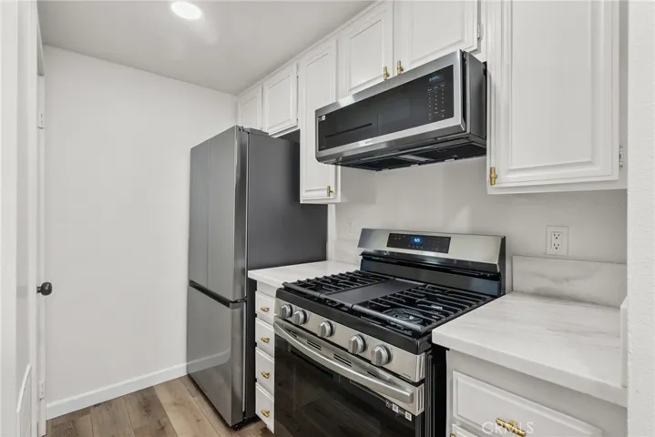 28037 Robin Avenue, Saugus, California 91350