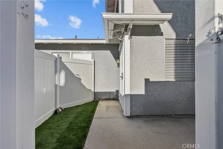 28037 Robin Avenue, Saugus, California 91350