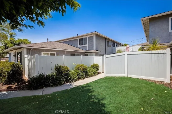 28037 Robin Avenue, Saugus, California 91350