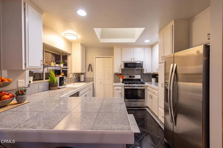 75 High Street Oak View Home for Sale (2