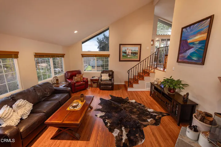 75 High Street Oak View Home for Sale (1
