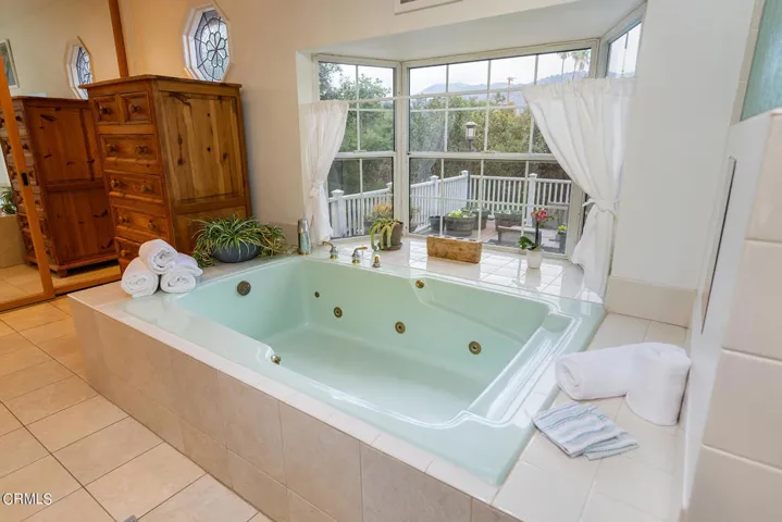 75 High Street Oak View Home for Sale (3