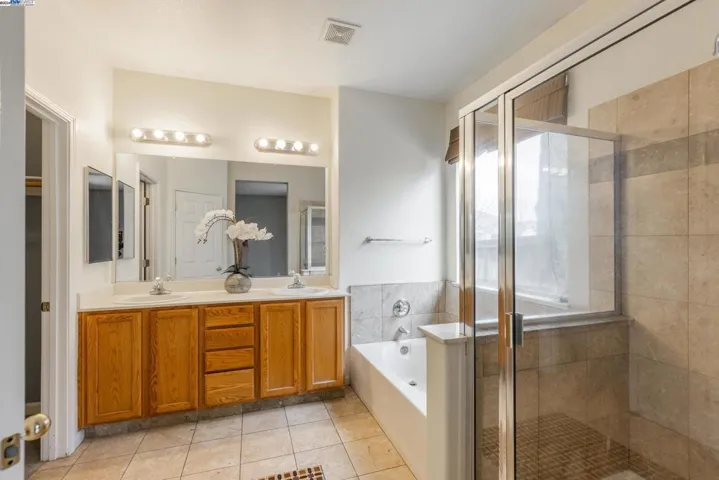Master's Bathroom