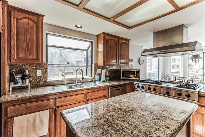 13490 Anchor Drive, Victorville, California 92395