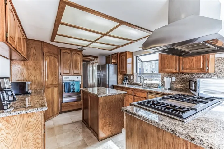 13490 Anchor Drive, Victorville, California 92395