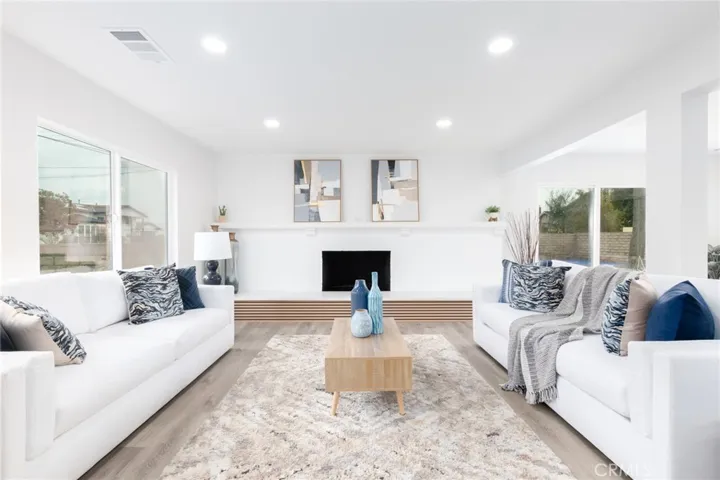 10228 Amestoy Avenue, Northridge, California 91325