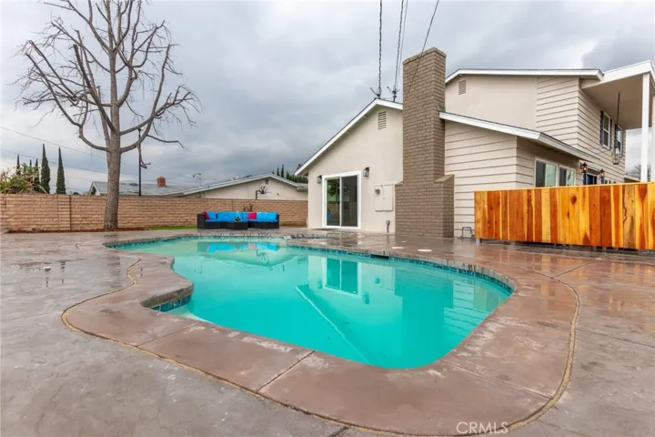10228 Amestoy Avenue, Northridge, California 91325