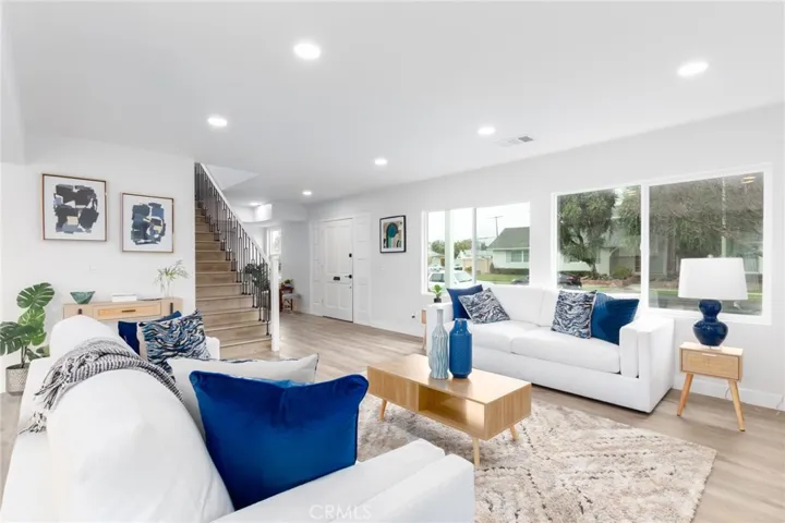 10228 Amestoy Avenue, Northridge, California 91325