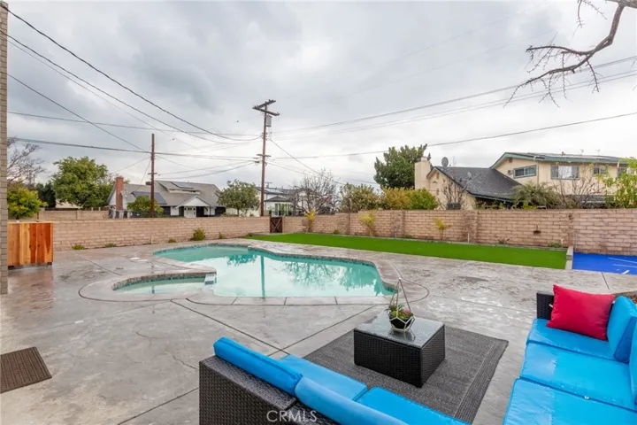 10228 Amestoy Avenue, Northridge, California 91325