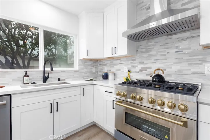 10228 Amestoy Avenue, Northridge, California 91325