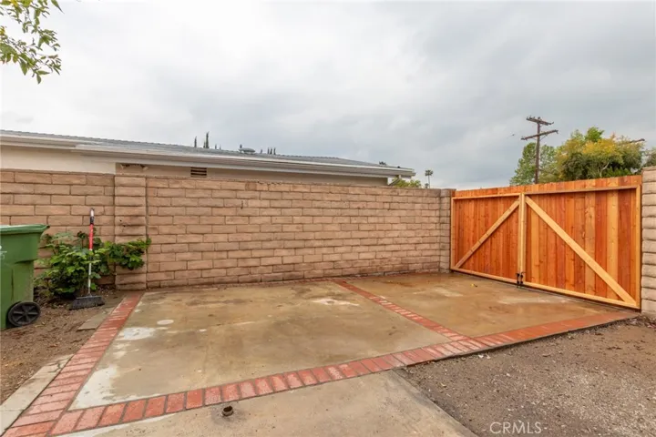 10228 Amestoy Avenue, Northridge, California 91325