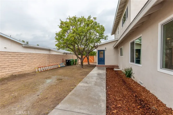 10228 Amestoy Avenue, Northridge, California 91325