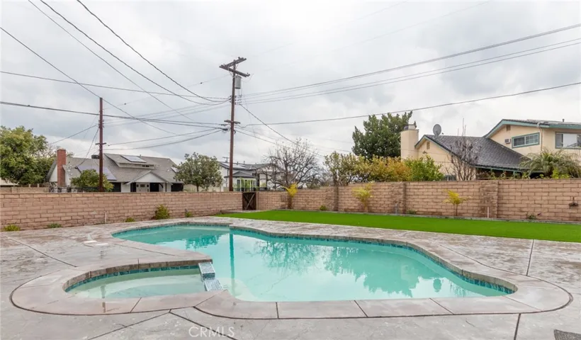10228 Amestoy Avenue, Northridge, California 91325