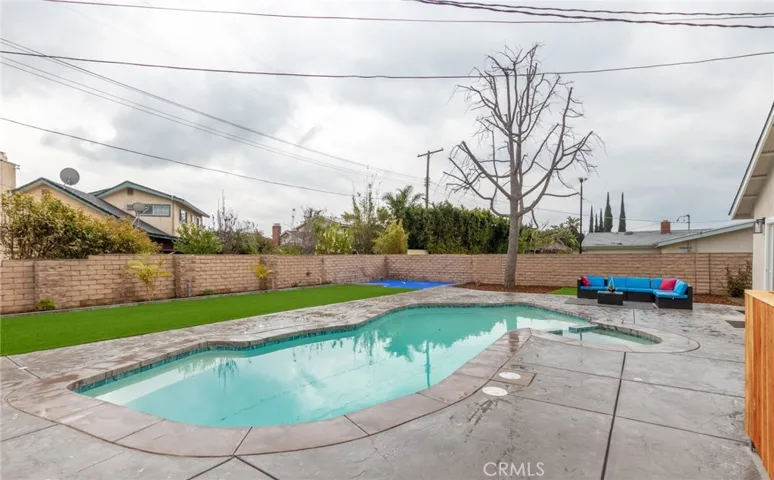 10228 Amestoy Avenue, Northridge, California 91325