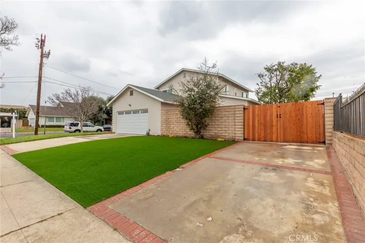 10228 Amestoy Avenue, Northridge, California 91325