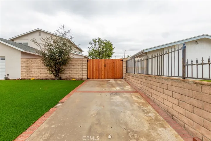 10228 Amestoy Avenue, Northridge, California 91325