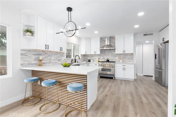 10228 Amestoy Avenue, Northridge, California 91325