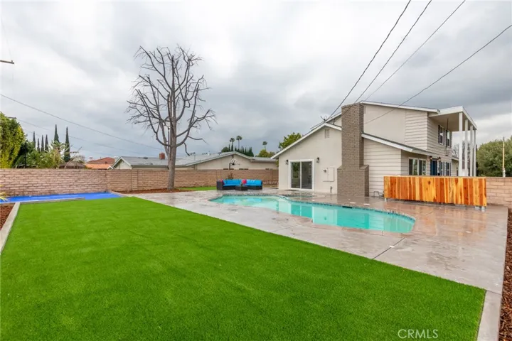 10228 Amestoy Avenue, Northridge, California 91325