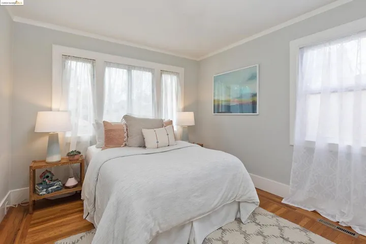 562 Boulevard Way, Piedmont, California 94610