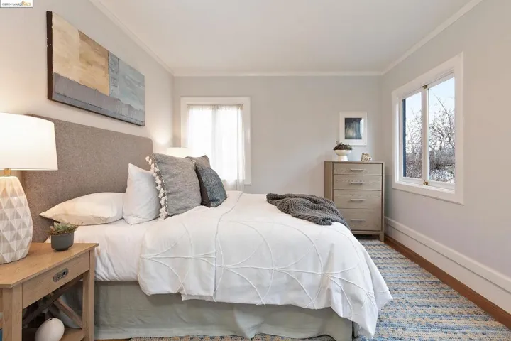 562 Boulevard Way, Piedmont, California 94610