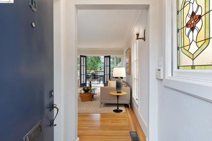 562 Boulevard Way, Piedmont, California 94610