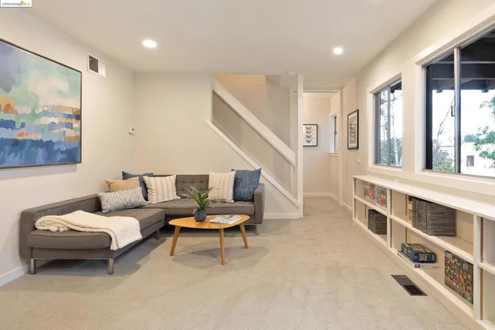 562 Boulevard Way, Piedmont, California 94610