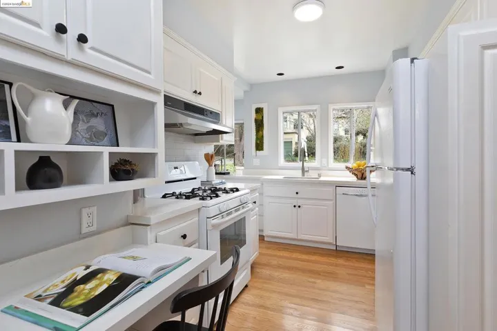 562 Boulevard Way, Piedmont, California 94610