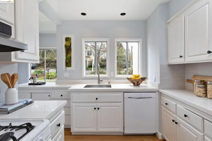 562 Boulevard Way, Piedmont, California 94610
