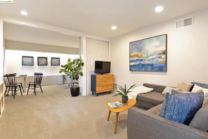 562 Boulevard Way, Piedmont, California 94610