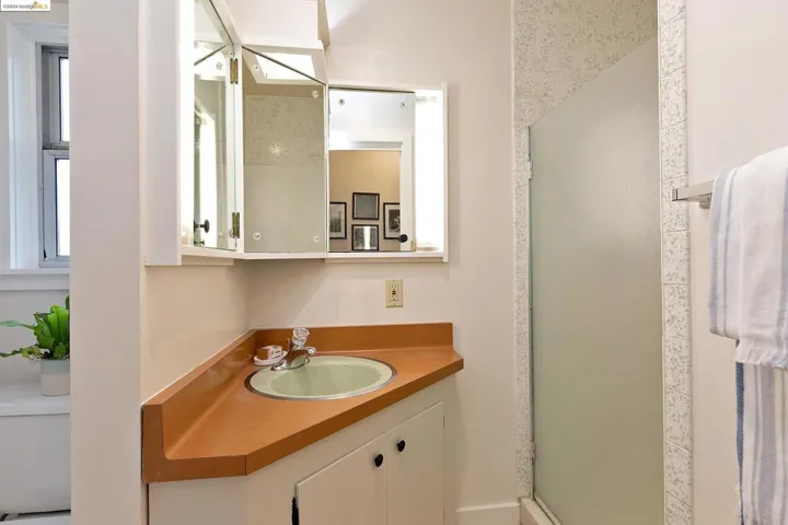 562 Boulevard Way, Piedmont, California 94610