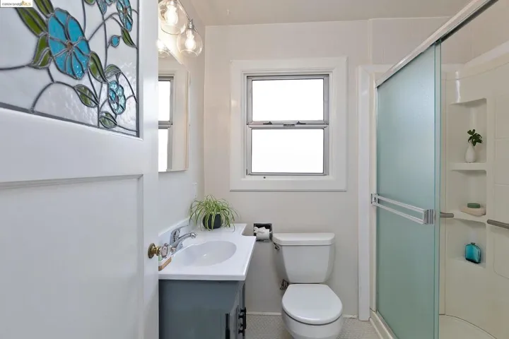 562 Boulevard Way, Piedmont, California 94610
